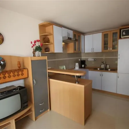 In 5747 Apartment *