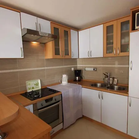 In 5747 Apartment *