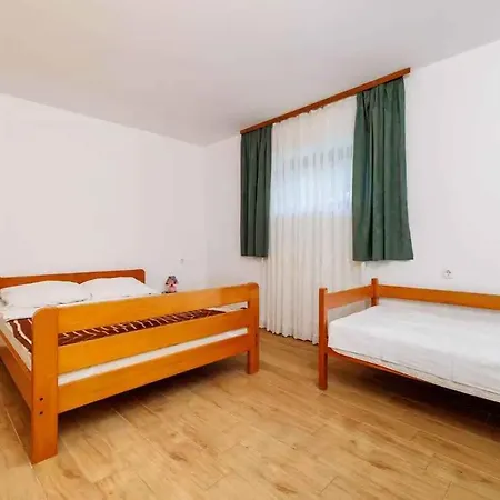 Apartment In 5747
