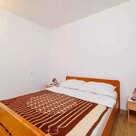 Apartment In 5747